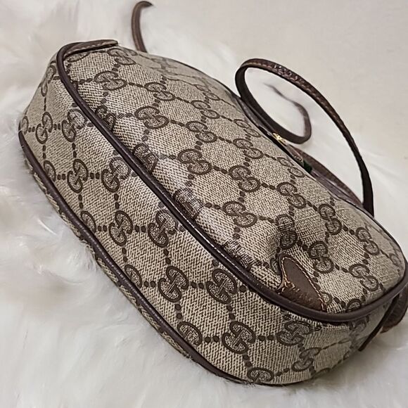 💯 Authentic Gucci Crossbody with cherryline 🍀 - Picture 6 of 15